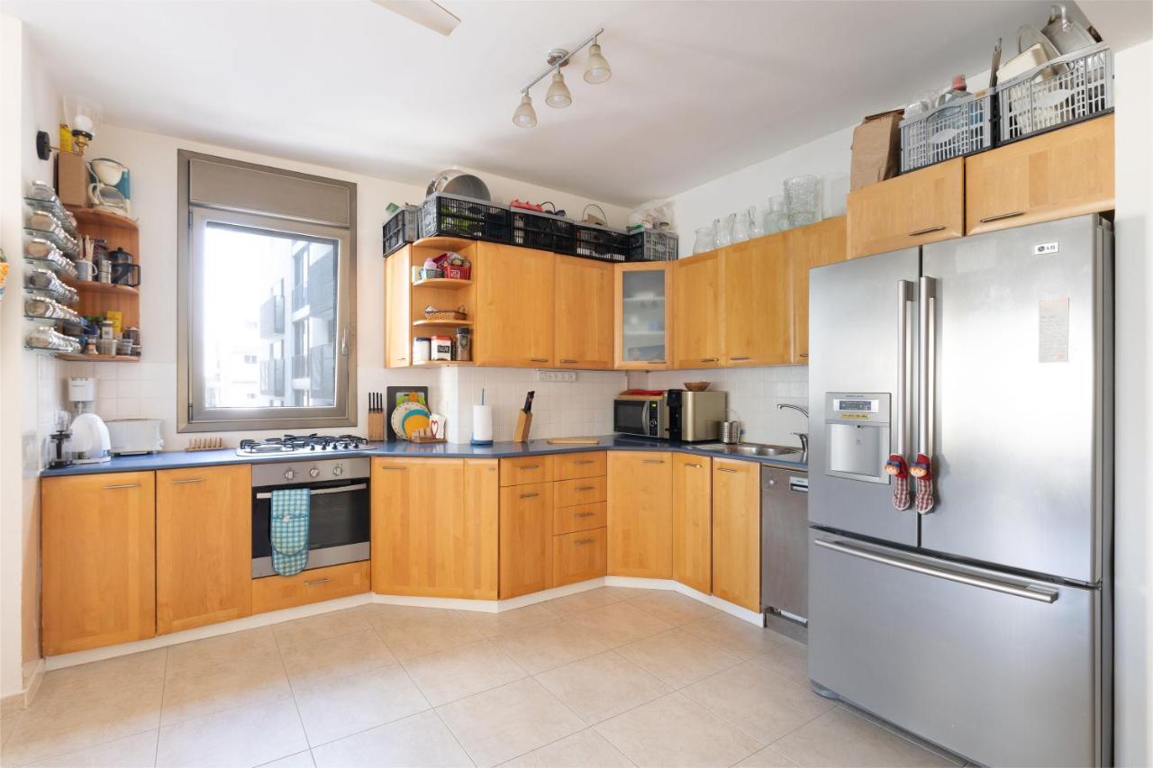 Cozy 3Br Apt W Big Windows 5 Min Walk From Beach With Shelter By Sea N' Rent 텔아비브 외부 사진