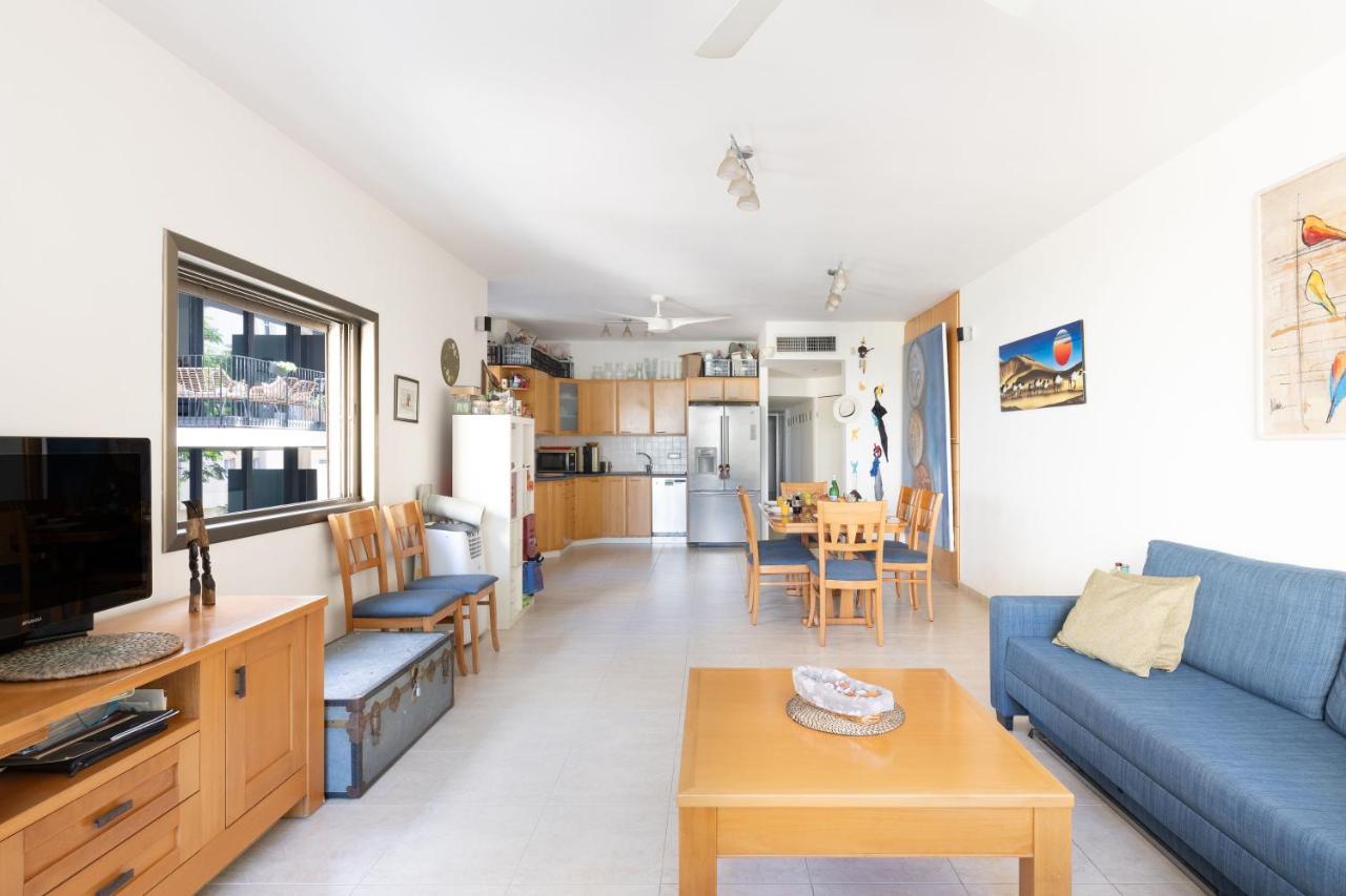 Cozy 3Br Apt W Big Windows 5 Min Walk From Beach With Shelter By Sea N' Rent 텔아비브 외부 사진