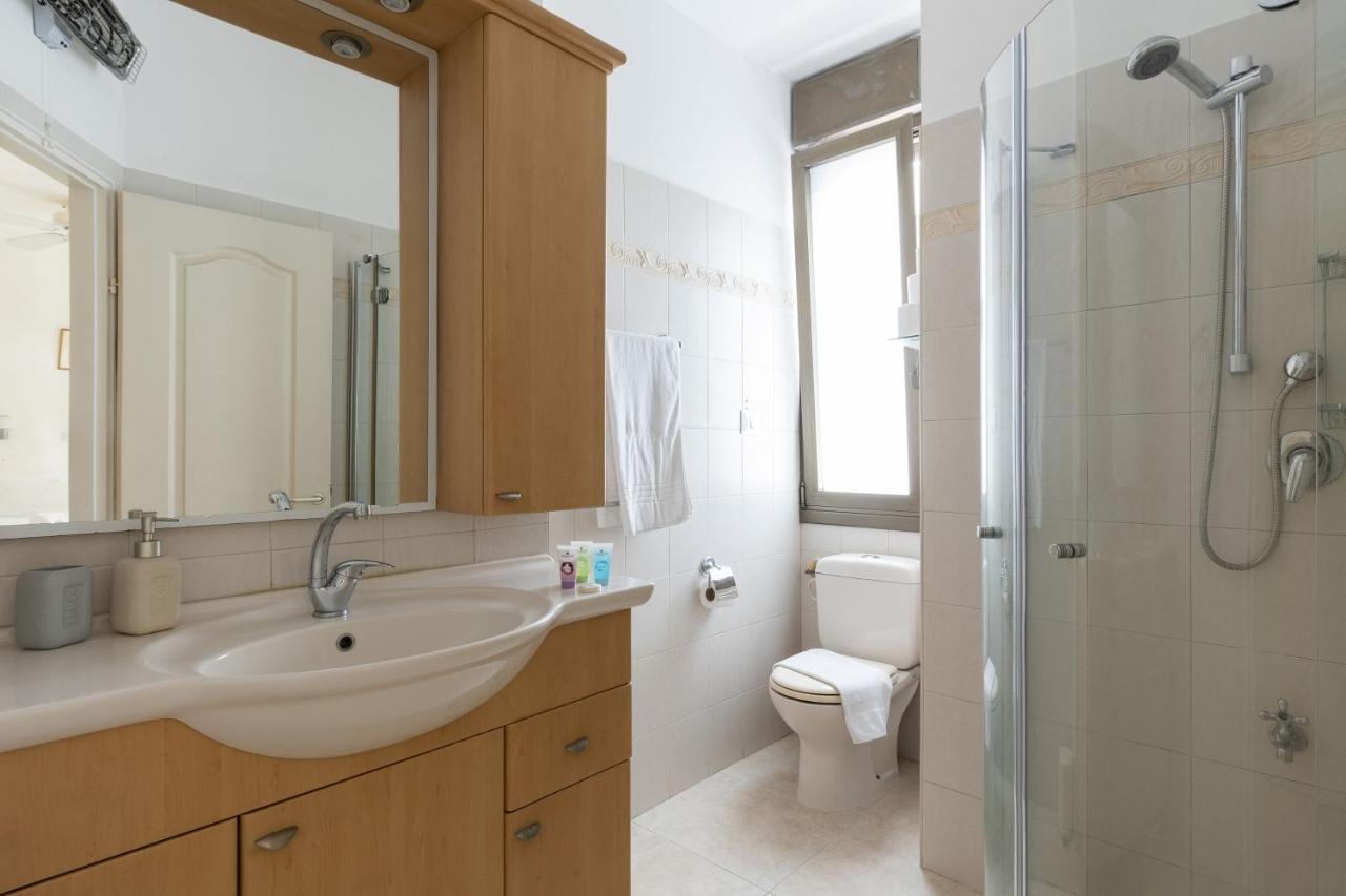 Cozy 3Br Apt W Big Windows 5 Min Walk From Beach With Shelter By Sea N' Rent 텔아비브 외부 사진
